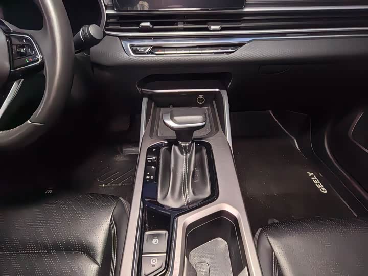 Фото 13 - Geely Emgrand