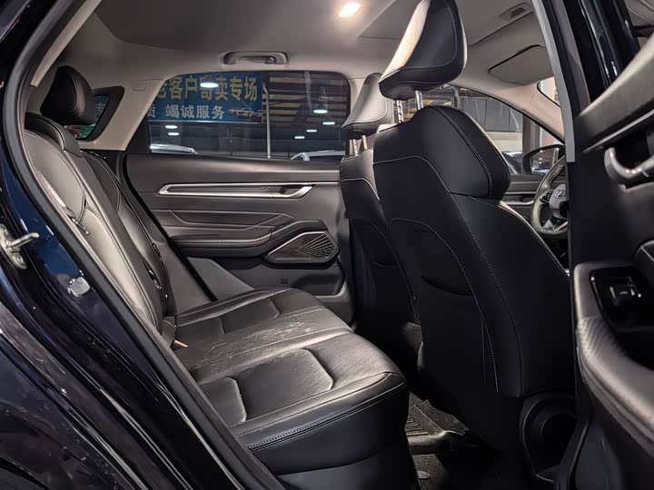 Фото 14 - Geely Emgrand