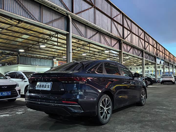 Фото 7 - Geely Emgrand