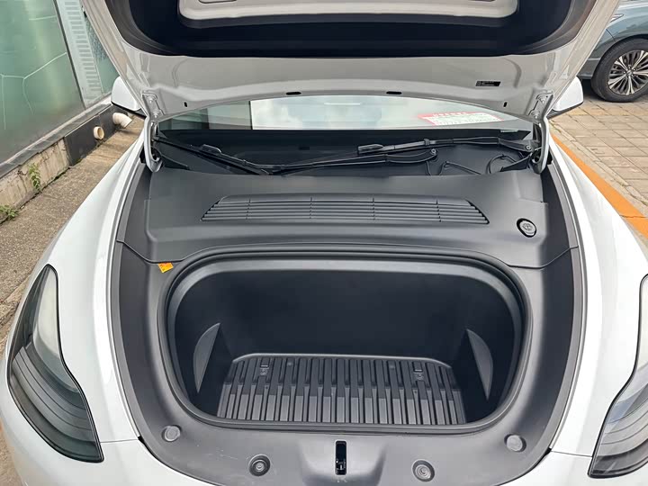 Фото 10 - Tesla Model Y