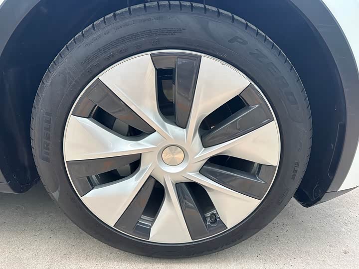 Фото 13 - Tesla Model Y