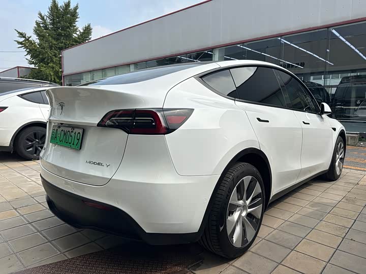 Фото 15 - Tesla Model Y