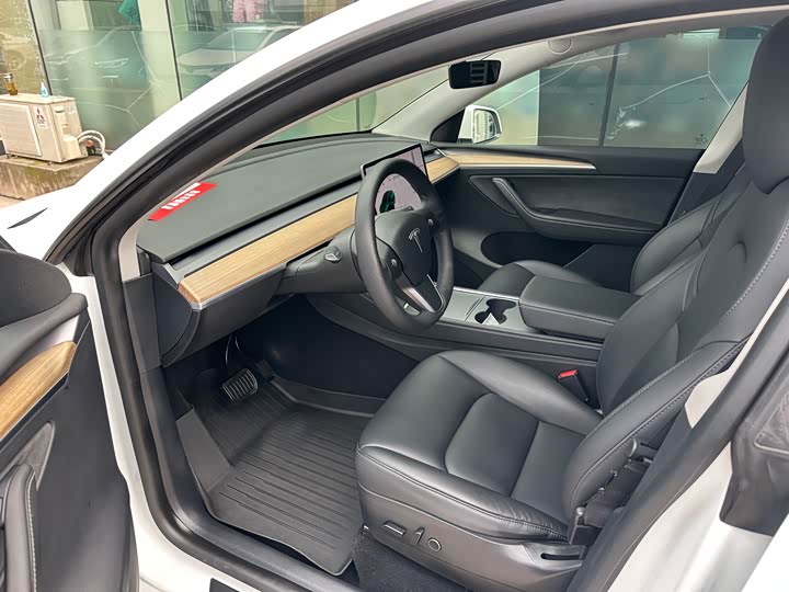 Фото 2 - Tesla Model Y