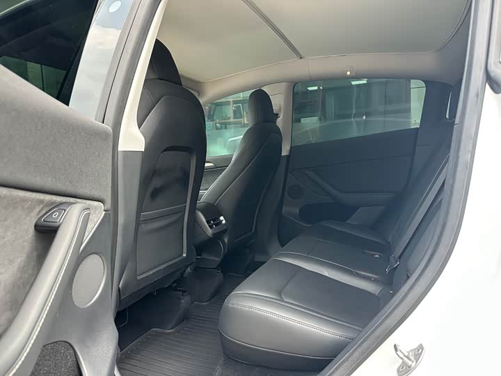 Фото 3 - Tesla Model Y