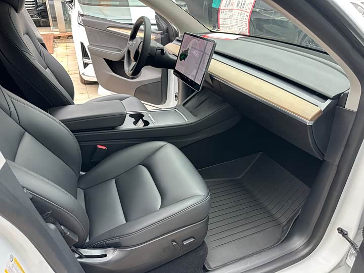 Фото 8 - Tesla Model Y