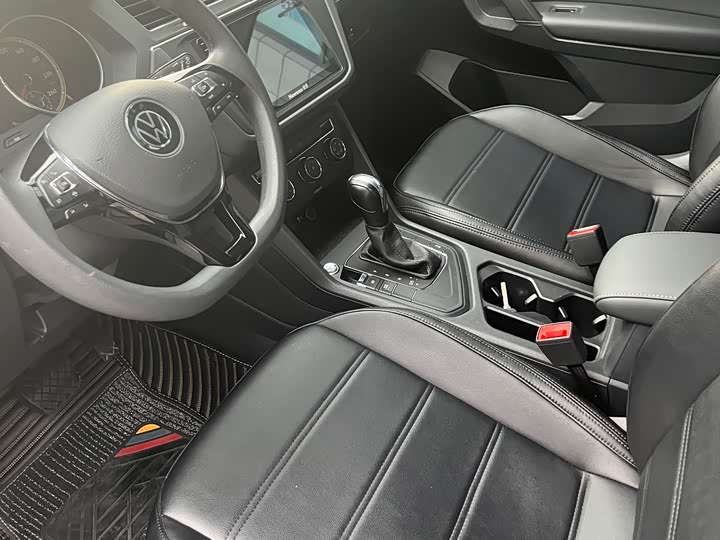 Фото 3 - Volkswagen Tiguan L Pro