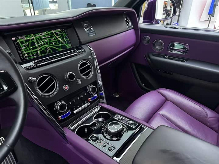 Фото 6 - Rolls-Royce Cullinan