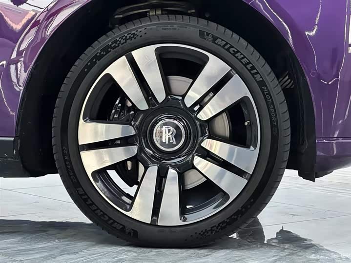 Фото 9 - Rolls-Royce Cullinan