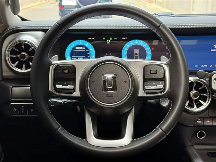 Фото 12 - Tank 300