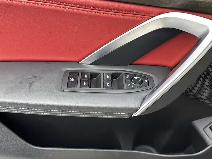 Фото 11 - BMW iX1