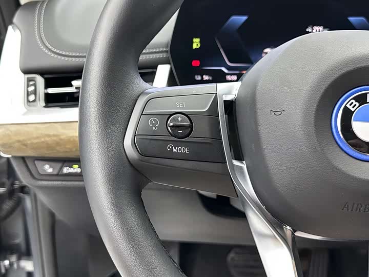 Фото 12 - BMW iX1