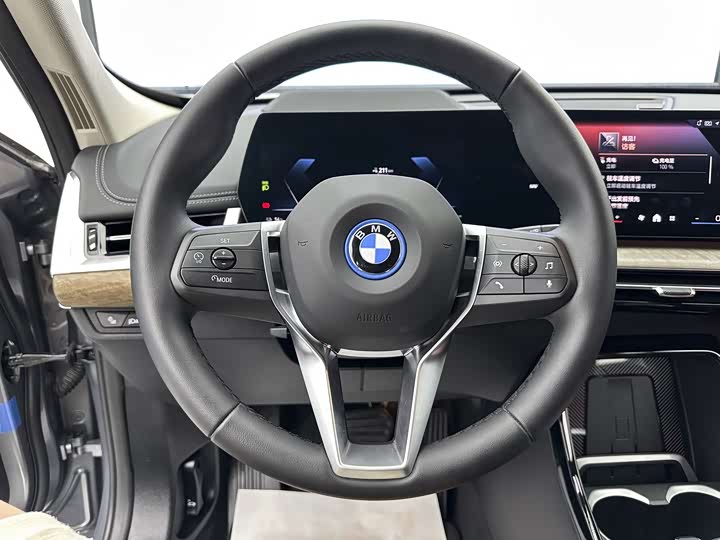 Фото 15 - BMW iX1