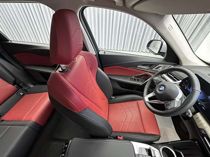 Фото 25 - BMW iX1