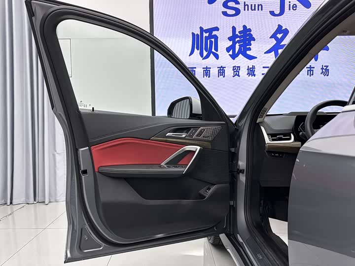 Фото 8 - BMW iX1