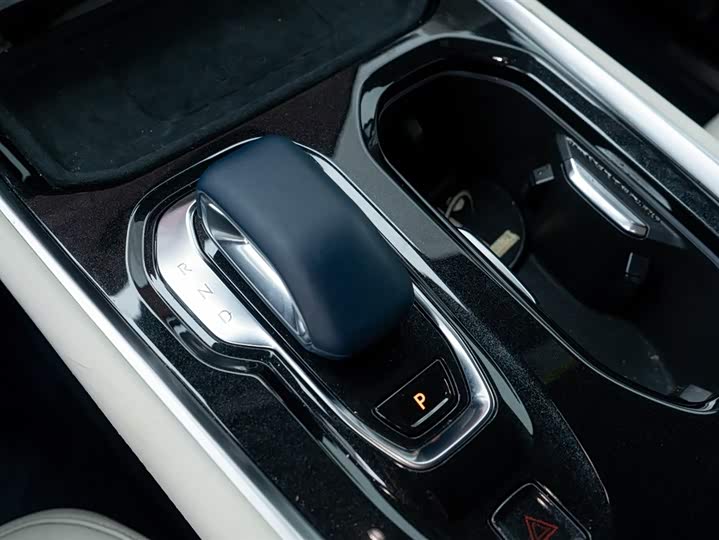 Фото 17 - Zeekr 009