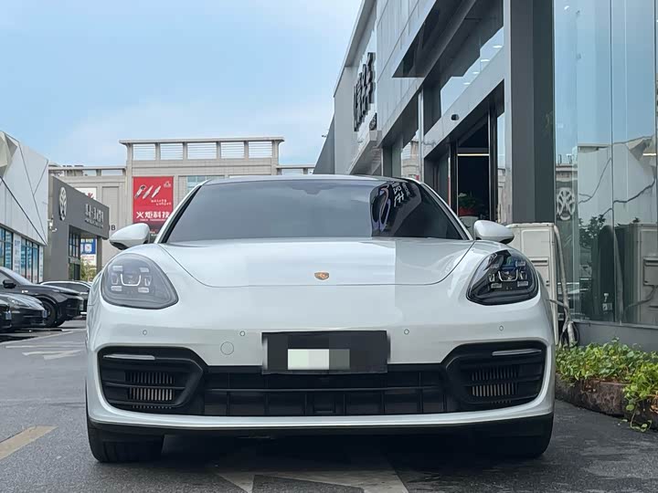 Фото 1 - Porsche Panamera