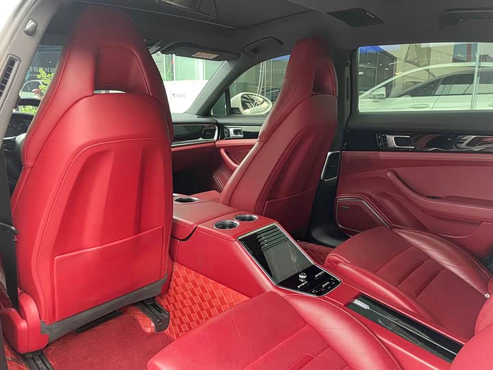 Фото 12 - Porsche Panamera