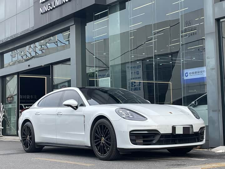 Фото 2 - Porsche Panamera