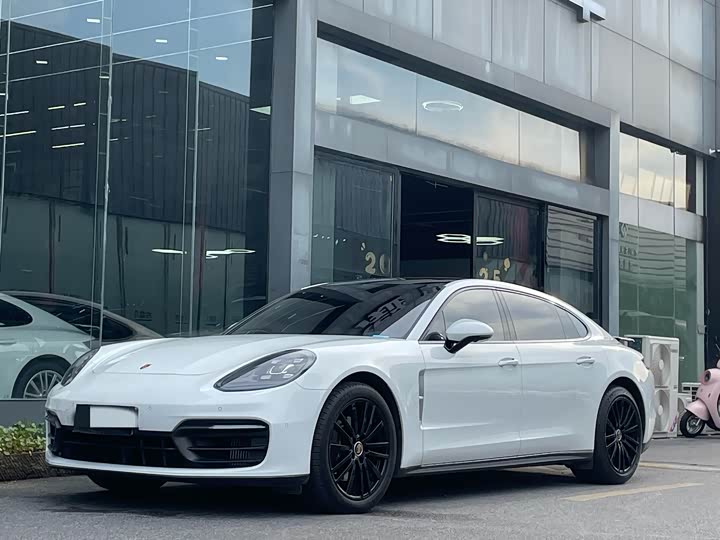Фото 3 - Porsche Panamera