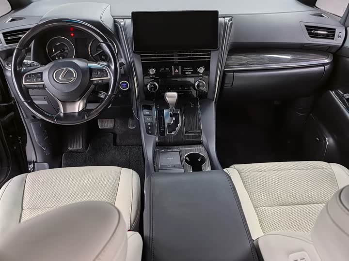 Фото 10 - Lexus LM