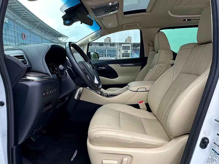 Фото 10 - Toyota Vellfire