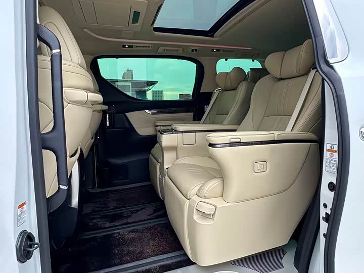 Фото 11 - Toyota Vellfire