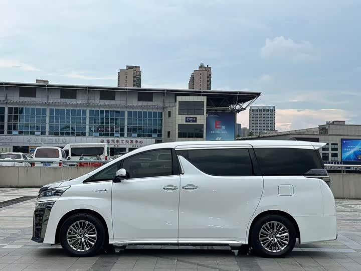 Фото 5 - Toyota Vellfire