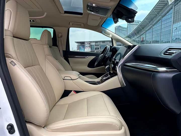 Фото 7 - Toyota Vellfire