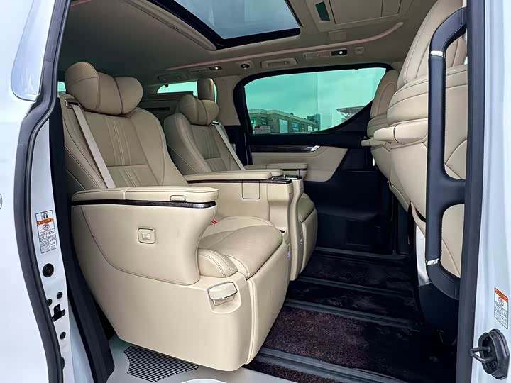 Фото 8 - Toyota Vellfire