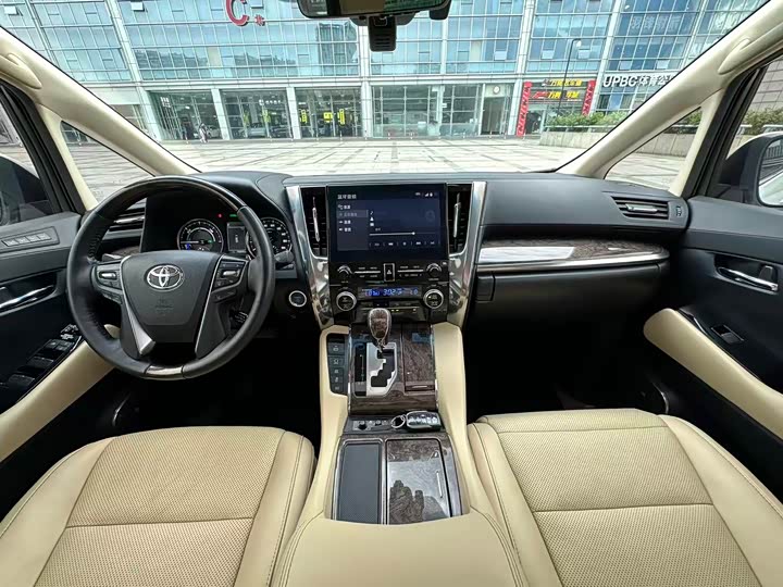 Фото 9 - Toyota Vellfire