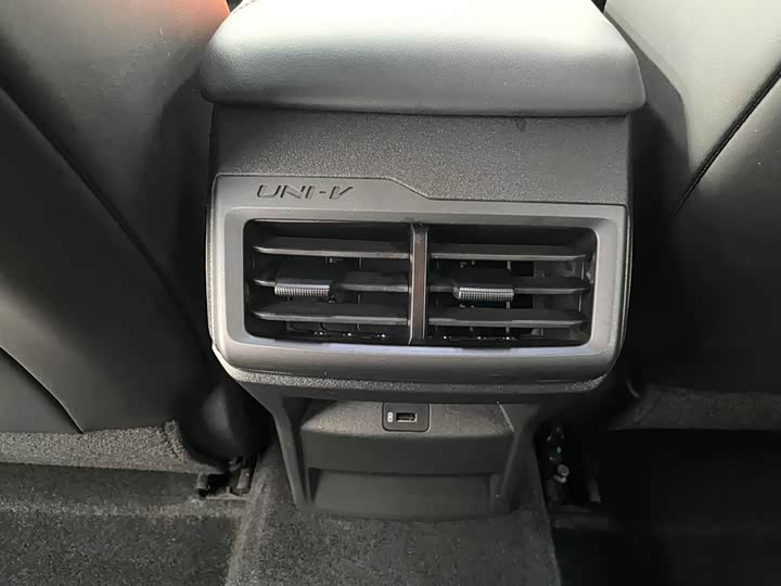 Фото 13 - Changan UNI-V