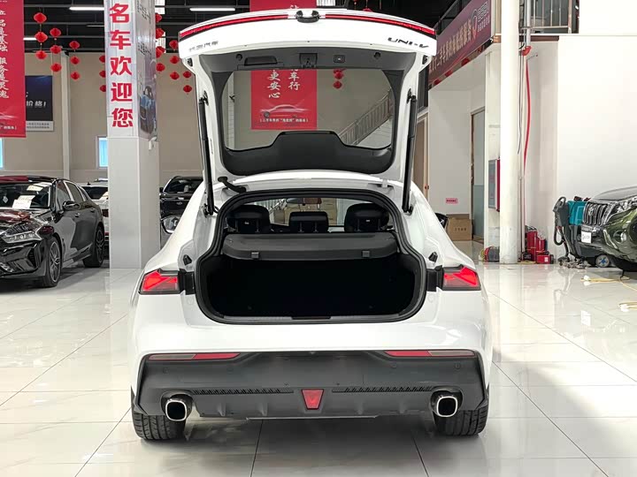 Фото 15 - Changan UNI-V