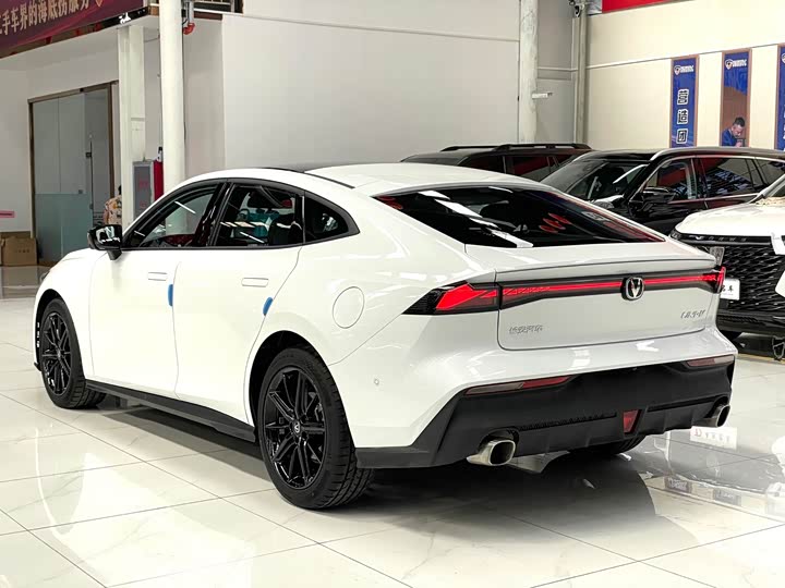 Фото 4 - Changan UNI-V