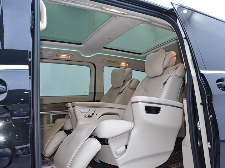 Фото 10 - Mercedes-Benz V-Class