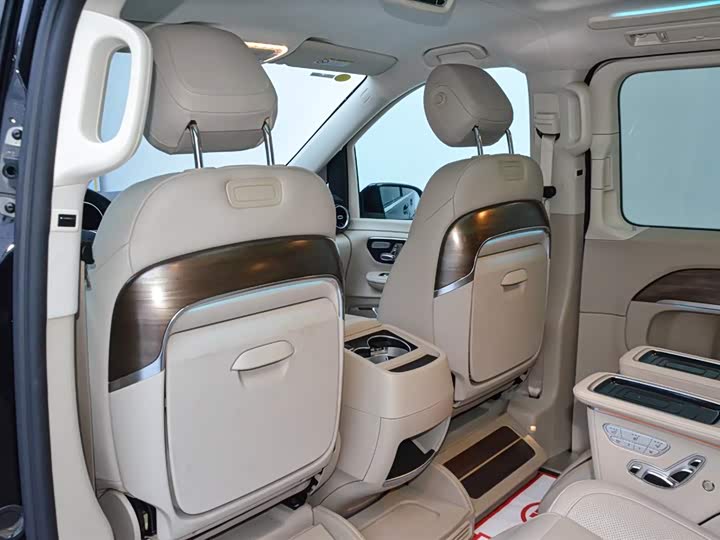 Фото 11 - Mercedes-Benz V-Class