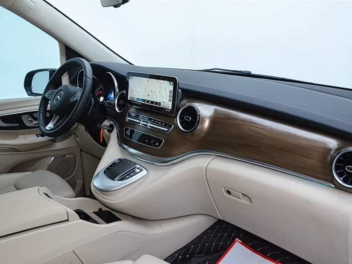 Фото 13 - Mercedes-Benz V-Class