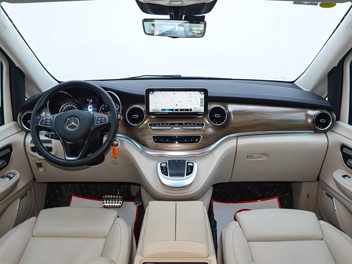 Фото 14 - Mercedes-Benz V-Class