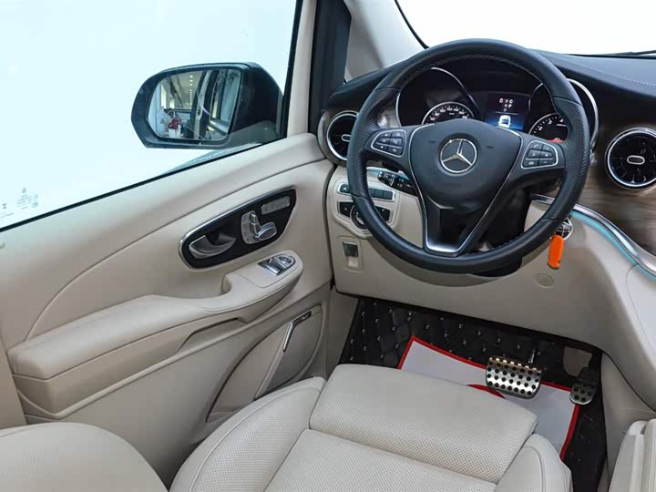 Фото 15 - Mercedes-Benz V-Class