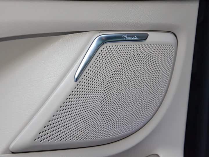 Фото 21 - Mercedes-Benz V-Class