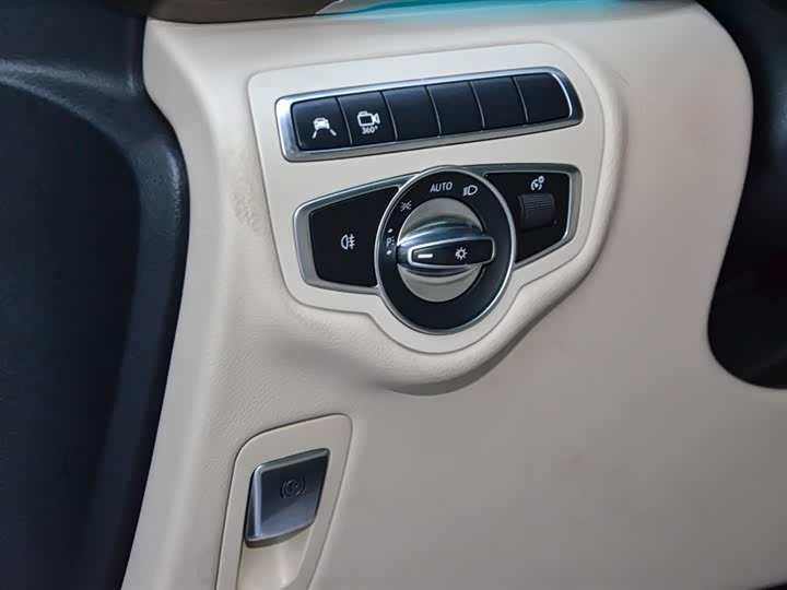 Фото 22 - Mercedes-Benz V-Class