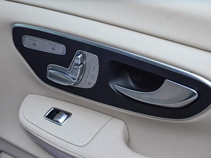 Фото 23 - Mercedes-Benz V-Class