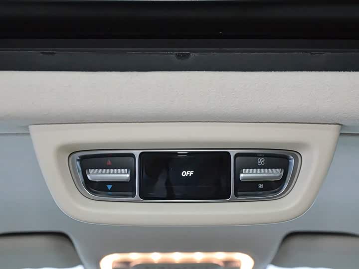 Фото 24 - Mercedes-Benz V-Class