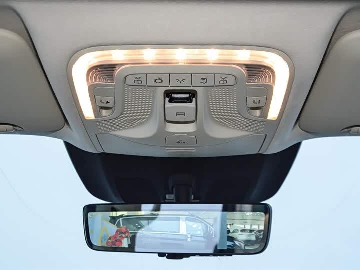 Фото 25 - Mercedes-Benz V-Class