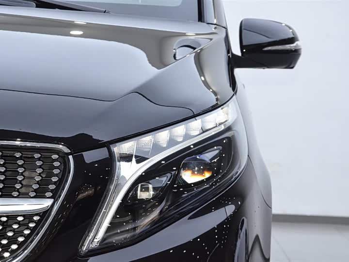 Фото 7 - Mercedes-Benz V-Class