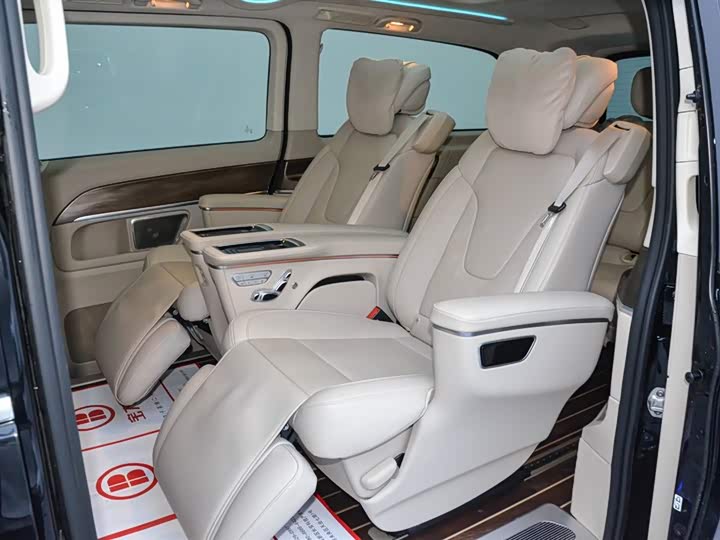 Фото 9 - Mercedes-Benz V-Class