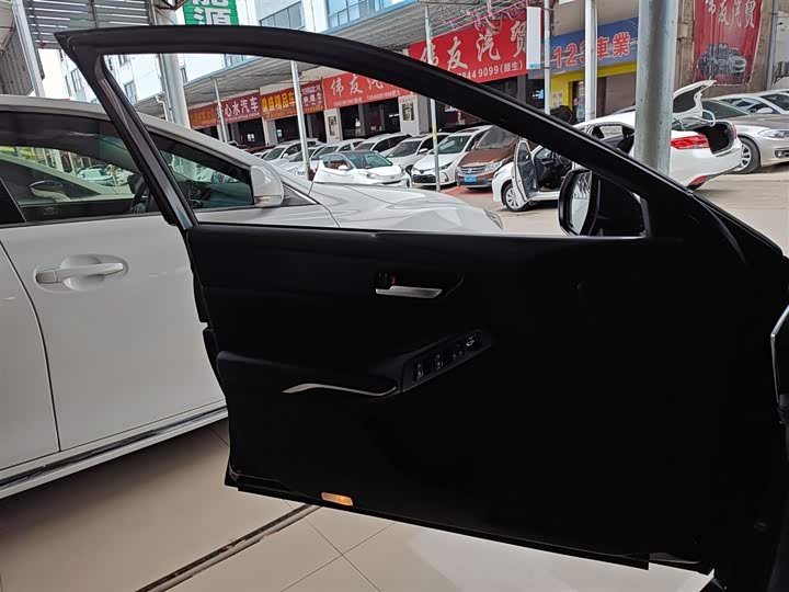 Фото 28 - Toyota Avalon