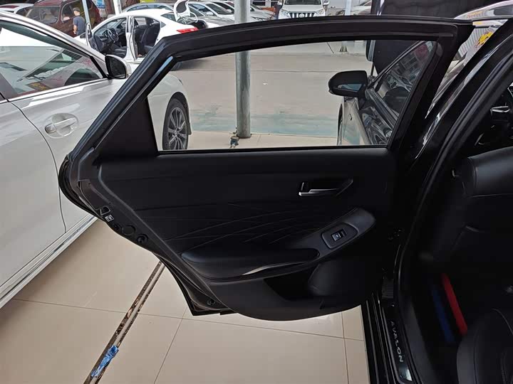 Фото 29 - Toyota Avalon