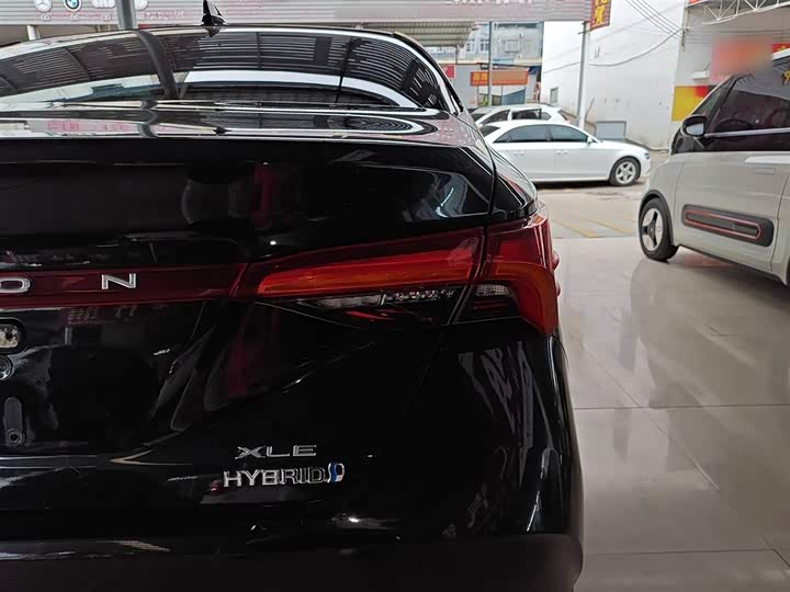 Фото 8 - Toyota Avalon