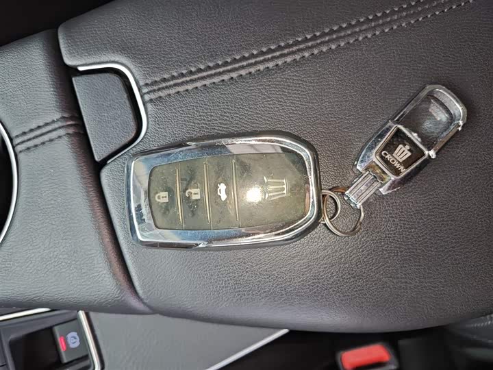 Фото 9 - Toyota Avalon