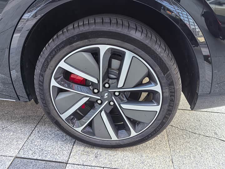 Фото 13 - LiXiang L9